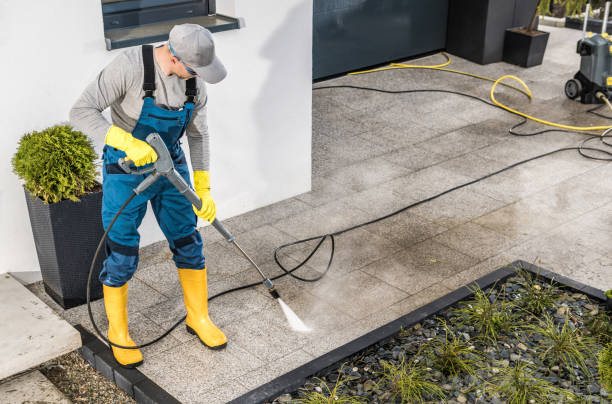 Best Deck Pressure Washing  in Waukesha, WI